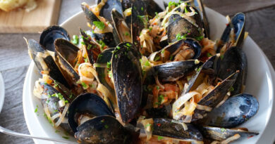 Steamed Mussels in bowl