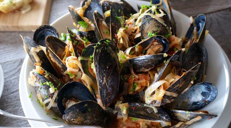 Steamed Mussels in bowl