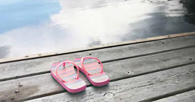 pink sandels pm dock